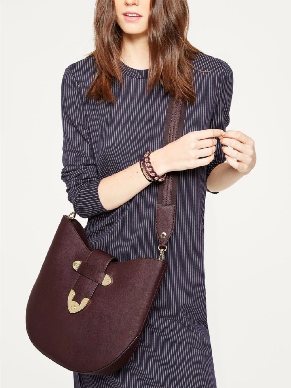 Henri Bendel Bag Crossbody West 57th Trunk
Crossbody Hobo Bag Burgundy Leather